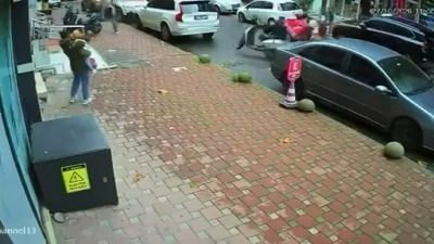 İsa ALMAÇAYIR/İSTANBUL , –ÇEKMEKÖY’de sürücüsü tarafından aküsü değiştirilen motosiklet, bu