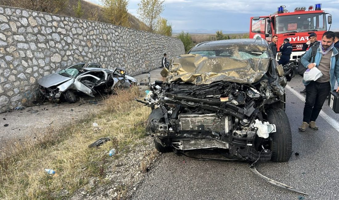 Çorum’da otomobil ile cip çarpıştı; 4 ölü, 2 yaralı Hasan ÇETİN/ALACA (Çorum), – ÇORUM’un Alaca ilçesinde otomobil ile cipin