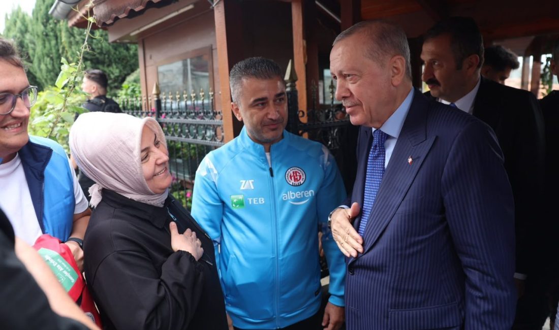 Cumhurbaşkanı Erdoğan, İstanbul Kastamonuspor kulübünü ziyaret etti İSTANBUL, – CUMHURBAŞKANI Recep Tayyip Erdoğan, İstanbul’un Fatih ilçesindeki temasları