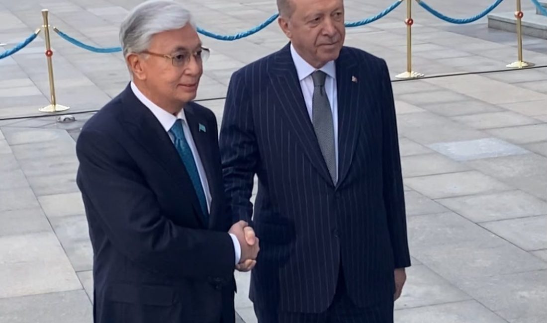 Cumhurbaşkanı Erdoğan, Kazakistan Cumhurbaşkanı Tokayev’i karşıladı Samet ÖKSÜZ/ANKARA, – CUMHURBAŞKANI Recep Tayyip Erdoğan, resmi temaslarda bulunmak