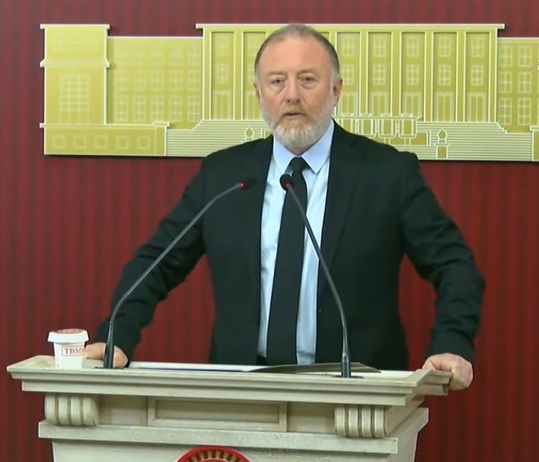 DEM Parti’li Temelli: Barışı kalıcılaştırmanın yolu, eşit yurttaşlık temelinde hukuk devletine kavuşmaktır Aliekber METE/ANKARA, – DEM Parti Grup Başkanvekili Sezai Temelli, “Dönüp
