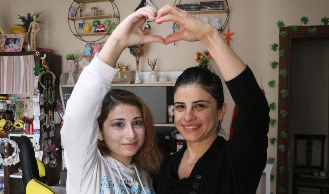 Doktorların ‘sabaha çıkmaz’ dediği Tuğba, resim ile hayatı tutunup lösemiyi yendi Ramazan ÇETİN/DENİZLİ, – DENİZLİ’de henüz 7,5 yaşındayken lösemi tanısı konulan,