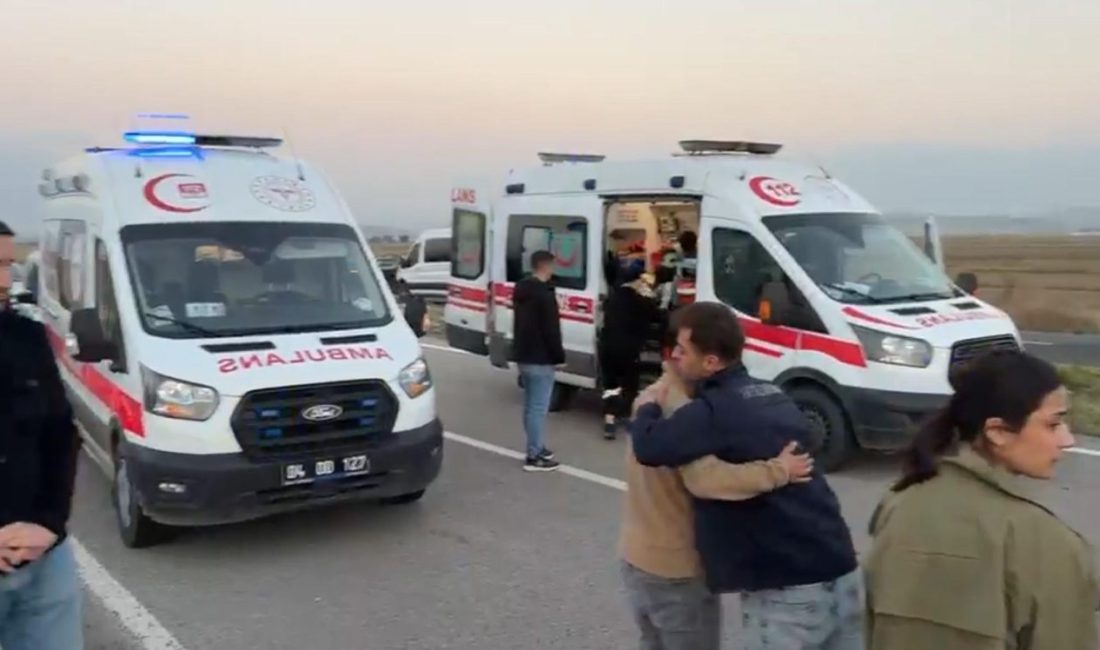 Düğün davetiyesi götürdükleri araç takla attı; 3’ü çocuk 6 yaralı Semih YARDIMCI/PATNOS, (Ağrı), – AĞRI’nın Patnos ilçesinde meydana gelen kazada