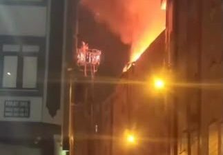 Hüseyin DOĞAN/İSTANBUL, – ESENLER’de 5 katlı binanın çatısında çıkan yangın,
