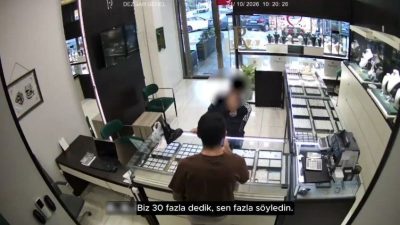 İSTANBUL, – ESENYURT’ta kuyumcuya düzenlenen silahlı saldırının yeni görüntüleri ortaya
