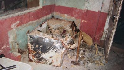 MERSİN, – MERSİN’de 2007 yılında bir evin avlusunda üzeri betonla