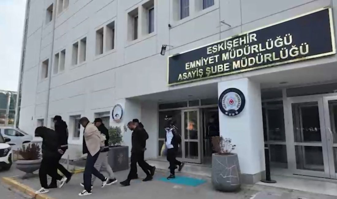 ESKİŞEHİR, – ESKİŞEHİR merkezli 5 ilde polisin düzenlediği fuhuş operasyonunda