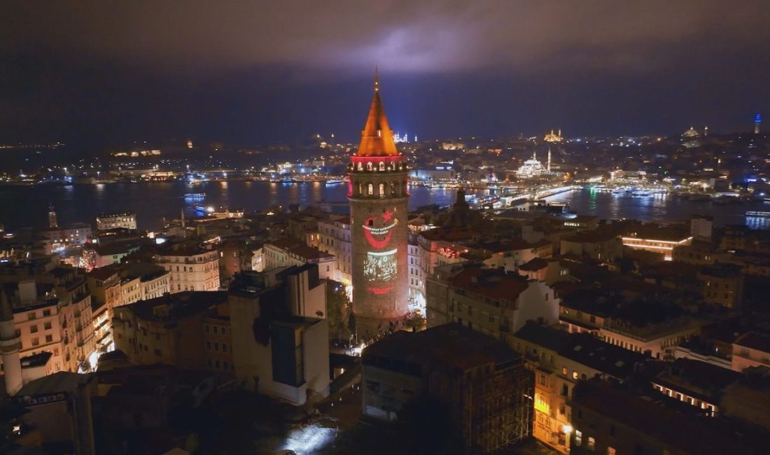 Galata Kulesi’nde 29 Ekim’e özel Atatürk gösterisi İSTANBUL, – CUMHURİYET’in kuruluşunun 103’üncü yıl dönümü kutlamaları kapsamında, Galata