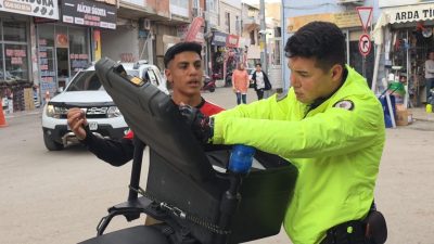 Ali GÖKDAL/KOZAN (Adana), – ADANA’nın Kozan ilçesinde trafik uygulamasında durdurulan