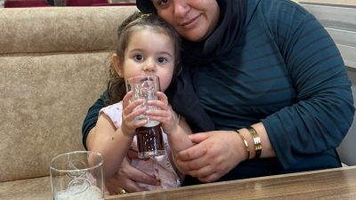 Cuma Yunus YAŞATIR/HATAY, – HATAY’ın Reyhanlı ilçesinde otomobil, bebek arabasıyla