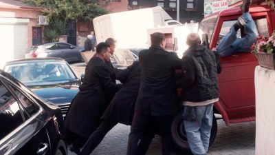 İSTANBUL, – KANAL D’nin sevilen dizisi Haysiyet’in setinde heyecan dolu