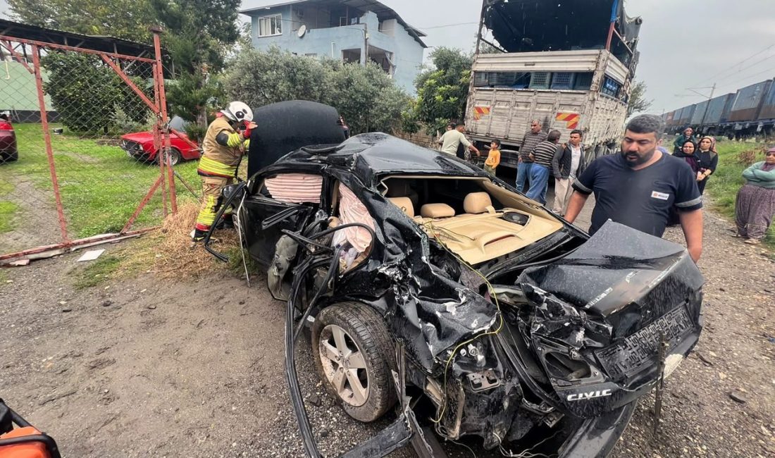 Alican GÜMÜŞ/DÖRTYOL (Hatay), – HATAY’da yük treninin, hemzemin geçitteki otomobile