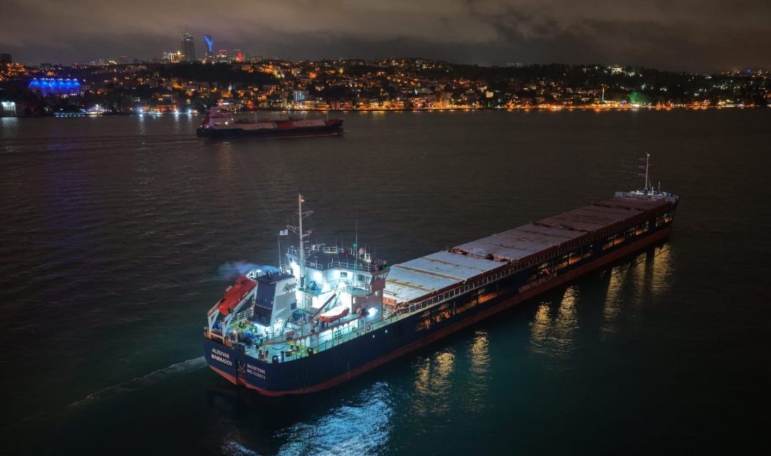İstanbul Boğazı’nda makine arıza yapan gemi nedeniyle boğaz trafiği askıya alındı Mehmet Kaan KURT/ İSTANBUL, – İSTANBUL Boğazı’nda, Saint Kitts ve