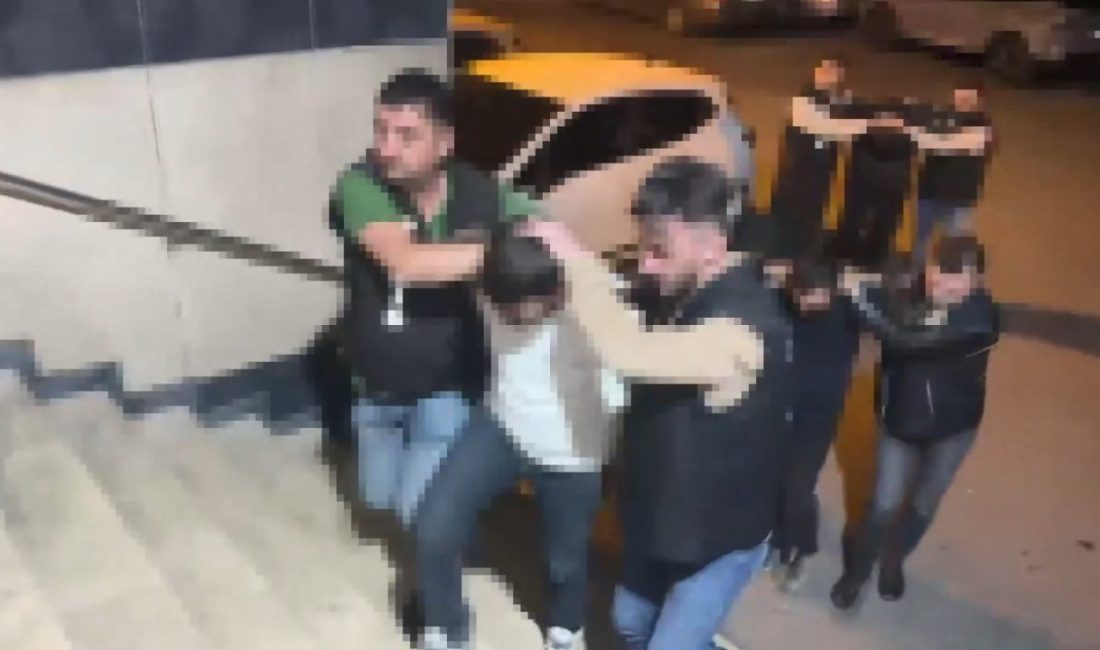 İstanbul’da yaşanan 2 cinayete ilişkin 3 şüpheli Edirne’de yakalandı Mehmet Kaan KURT-Ali AKSOYER/İSTANBUL, – BÜYÜKÇEKMECE ve Bağcılar’da işlenen 2