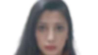 İSTANBUL, – İstiklal Caddesi’nde polis arması bulunan kıyafet ve plastik