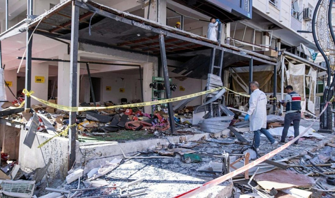 İzmir’de 5 kişinin öldüğü lokantadaki patlamaya ilişkin sanıklar yeniden yargılanacak Tolga TAHÇI/İZMİR, – İZMİR’in Torbalı ilçesinde şırdan satılan lokantada 5