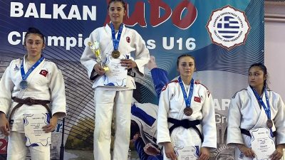 İZMİR, – İZMİR Büyükşehir Belediyesi Spor Kulübü sporcuları Aişe Dalda,