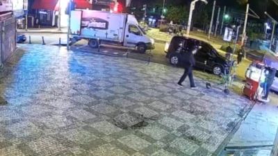 Ali AKSOYER/İSTANBUL -KADIKÖY’de döviz bürosunu kurşunladıktan sonra kaçan 5 şüpheli