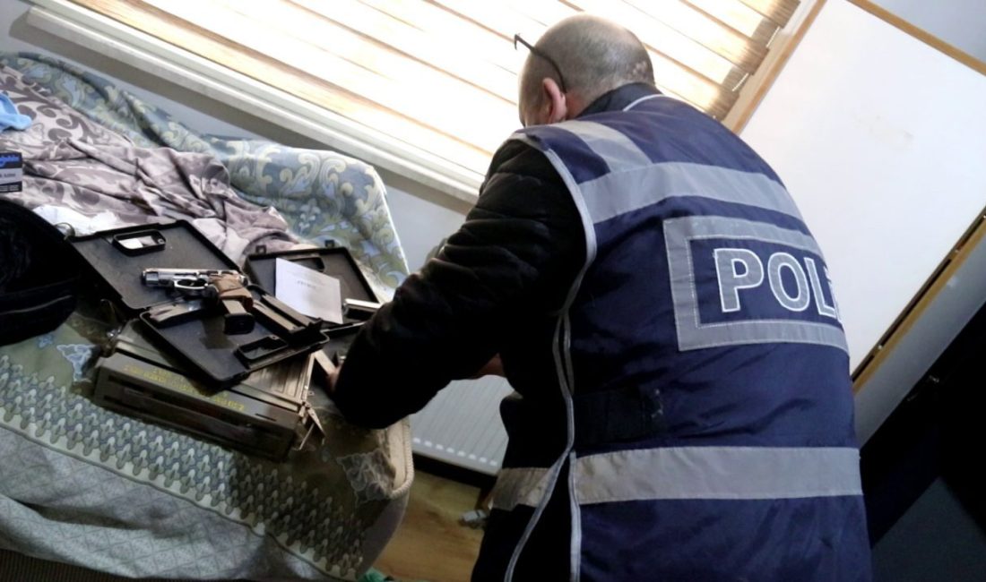 Karabük ve Bartın’da kaçak silah operasyonu: 2 tutuklama Murat ÖZELCİ/KARABÜK, – KARABÜK ve Bartın’da düzenlenen kaçak silah operasyonunda