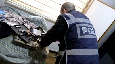Murat ÖZELCİ/KARABÜK, – KARABÜK ve Bartın’da düzenlenen kaçak silah operasyonunda
