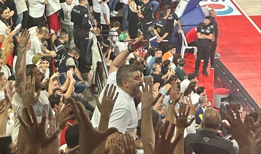 Karşıyaka Başkanı Tusder tribüne çıktı İZMİR, – TÜRKİYE Sigorta Basketbol Süper Ligi’nde pazar günü oynadığı