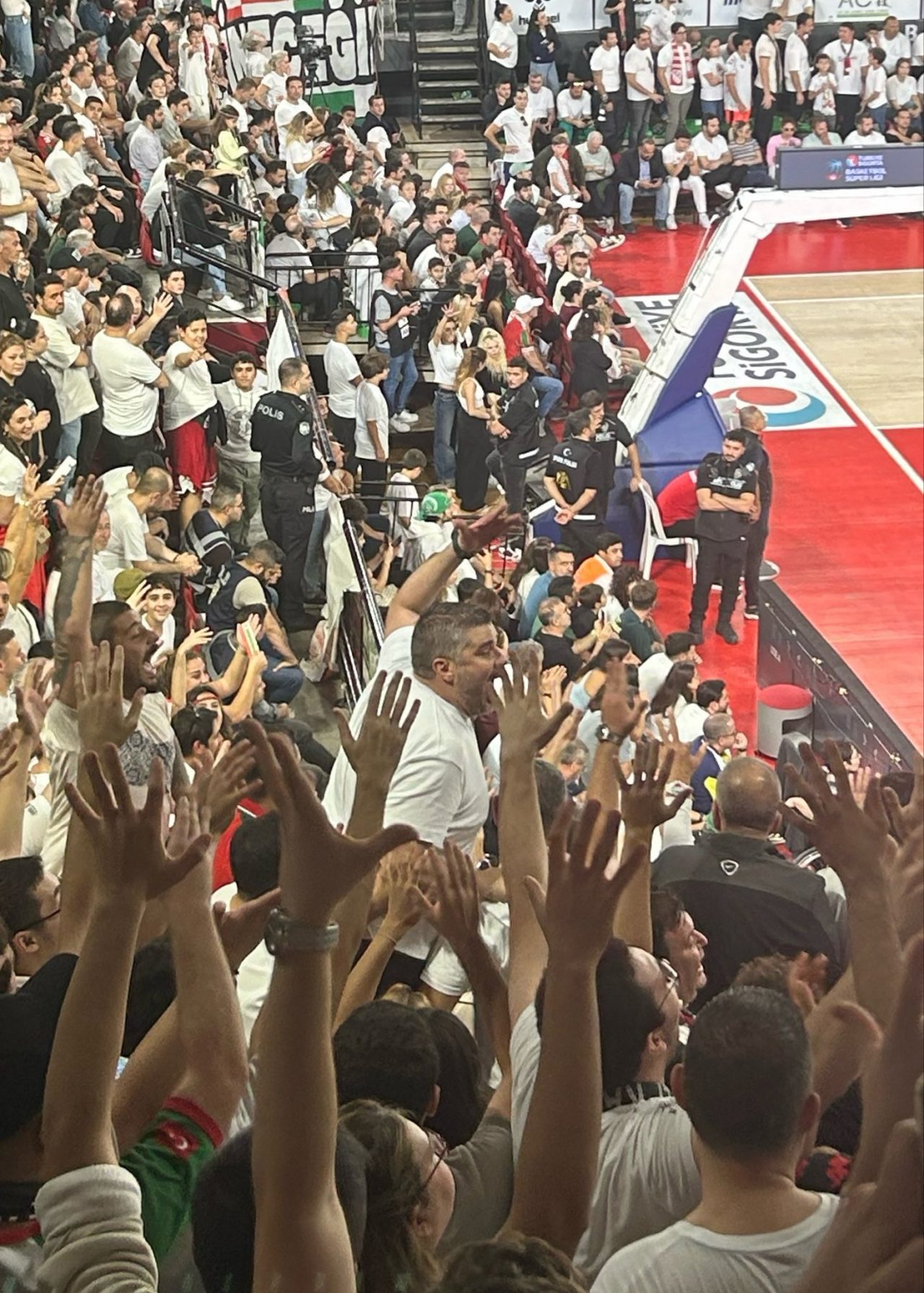 İZMİR, – TÜRKİYE Sigorta Basketbol Süper Ligi’nde pazar günü oynadığı