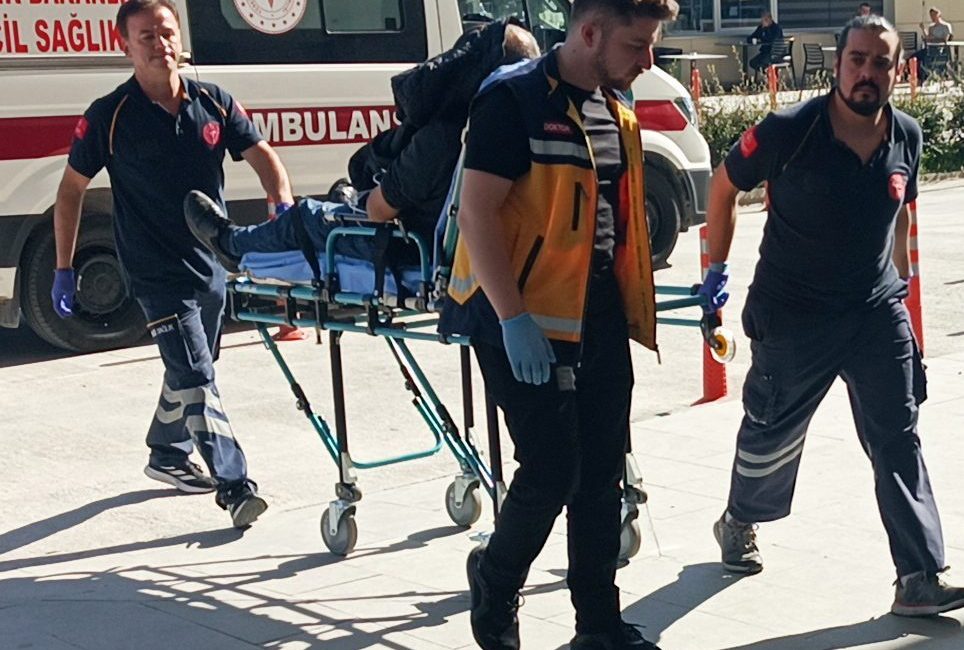 Kavga ettiği 2 kişiyi pompalı tüfekle vuran şüpheli tutuklandı Mesut MADAN/BURDUR, – BURDUR’un Yeşilova ilçesinde kavgada 2 kişiyi pompalı