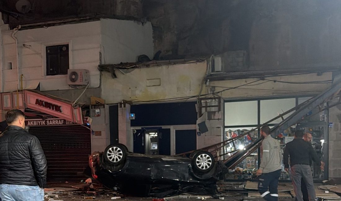 Kayseri’de 50 metre yükseklikten iş yerlerinin üzerine otomobilin sürücüsü yaralandı Furkan KAVUKLU/ KAYSERİ, – KAYSERİ’de sürücüsünün direksiyon hakimiyetini kaybettiği otomobil,