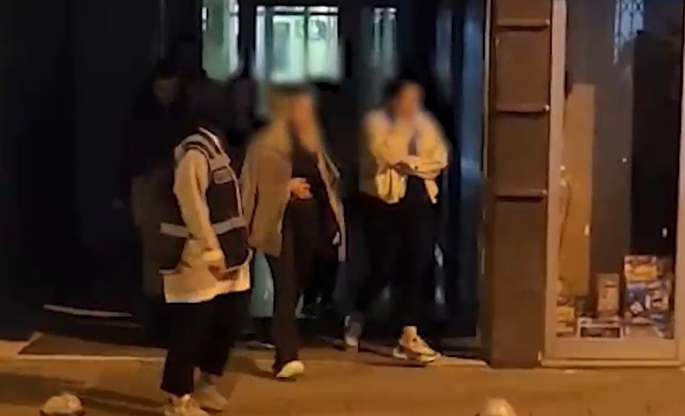 Kayseri’de masaj salonu adı altında fuhuşa 10 tutuklama KAYSERİ, – KAYSERİ’de ‘Masaj salonu’ adı altında ‘fuhuş’ yaptırıldığı tespit