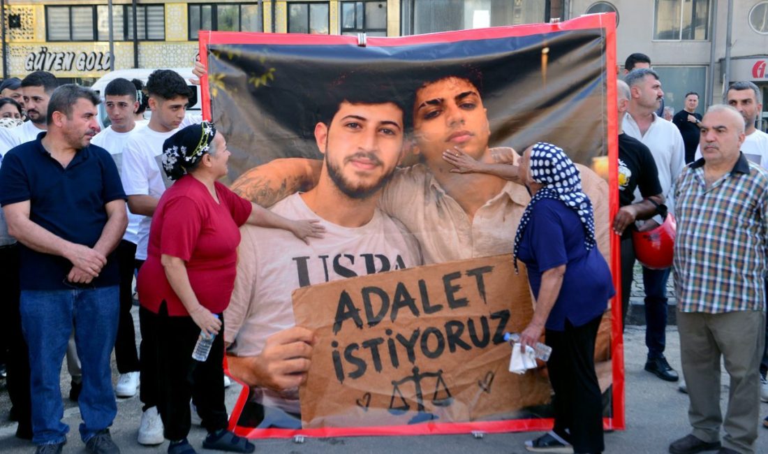 Kazada ölen 2 arkadaşın aileleri: Adalet eksiksiz tecelli etsin Anıl ATAR-Yusuf YILDIZ/ADANA, – ADANA’da ters yönde ilerleyen otomobilin çarptığı