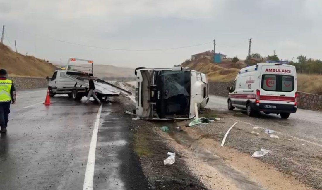 Kırıkkale’de servis midibüsü devrildi: 14 yaralı Burak ÇALIŞKAN/KIRIKKALE, – KIRIKKALE’de işçileri taşıyan servis midibüsünün devrildiği kazada