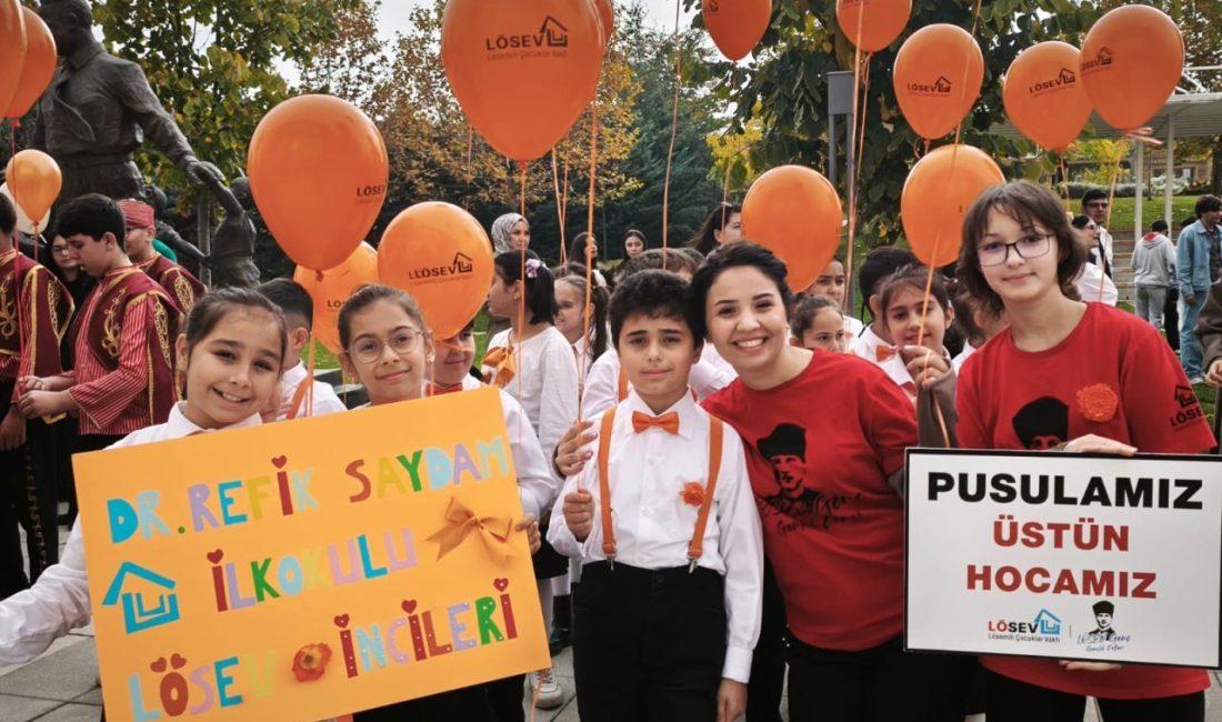 Lösemili arkadaşları için balon uçurdular Ruken KADIOĞLU/ANKARA, – ANKARA’da 2-8 Kasım Lösemili Çocuklar Haftası kapsamında