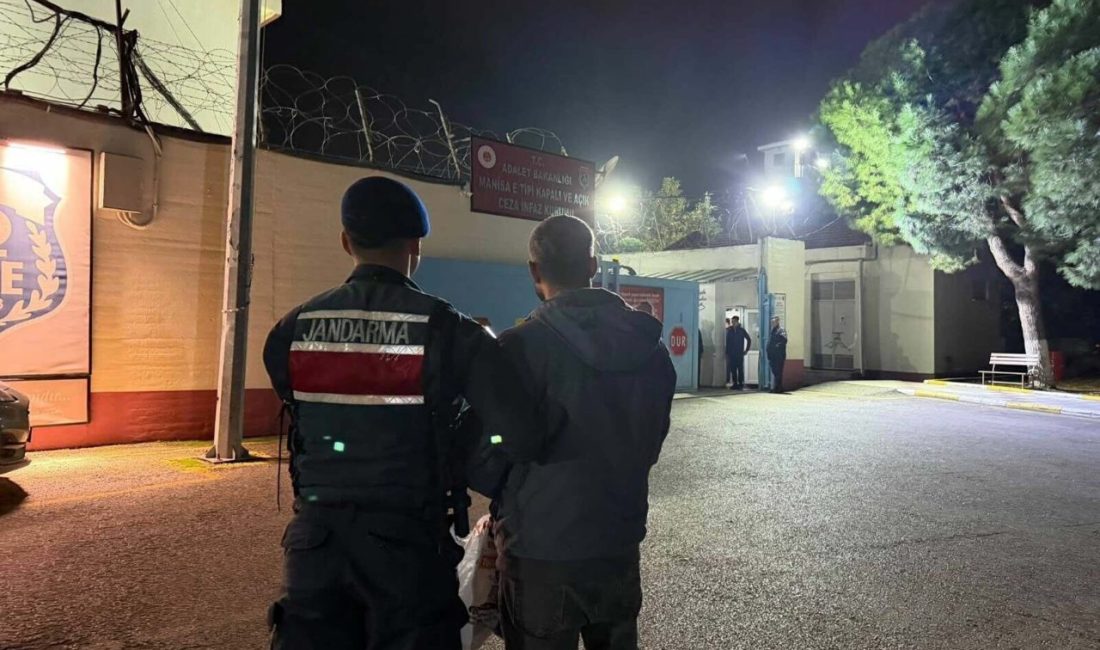 Manisa’da firari hükümlüyü jandarma yakaladı Doğan ÇİZMECİ/TURGUTLU (Manisa), -MANİSA’nın Turgutlu ilçesinde hakkında çeşitli suçlardan toplam
