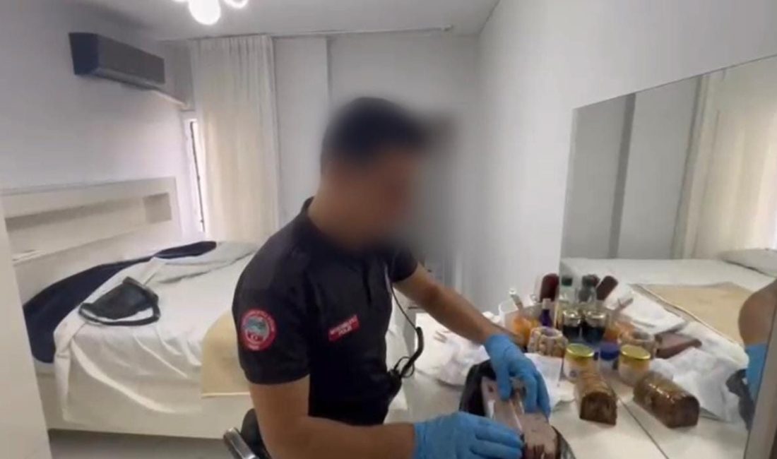 Mersin’de uyuşturucu operasyonunda 1 kişi tutuklandı Soner AYDIN/MERSİN, – MERSİN’de düzenlenen uyuşturucu operasyonunda gözaltına alınan 1