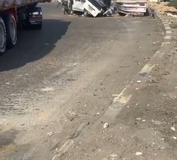 Mısır’da trafik kazası: 10 ölü, 24 yaralı MISIR, – MISIR’ın başkenti Kahire’nin güneyinde minibüs ile TIR’ın çarpışması