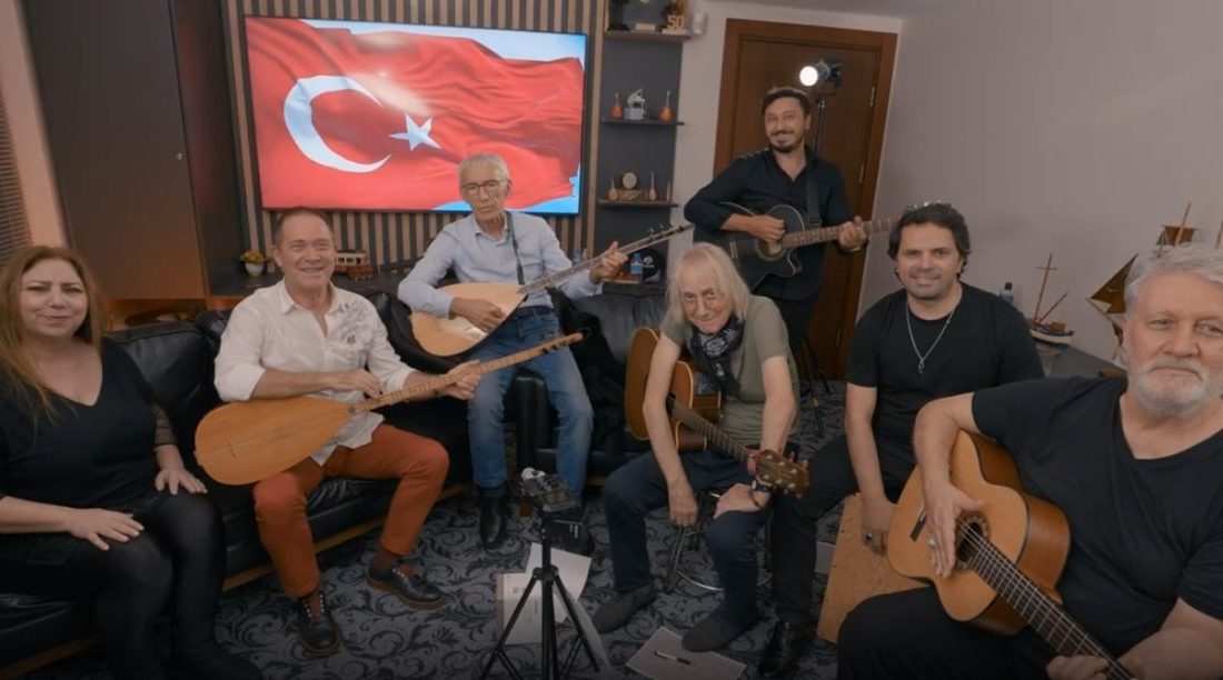 MÜYORBİR’den Cumhuriyet’in 103’üncü yılına özel 29 Ekim türküsü İSTANBUL, – MÜYORBİR Yönetim Kurulu üyeleri, Cumhuriyet’in 103’üncü yılını özel