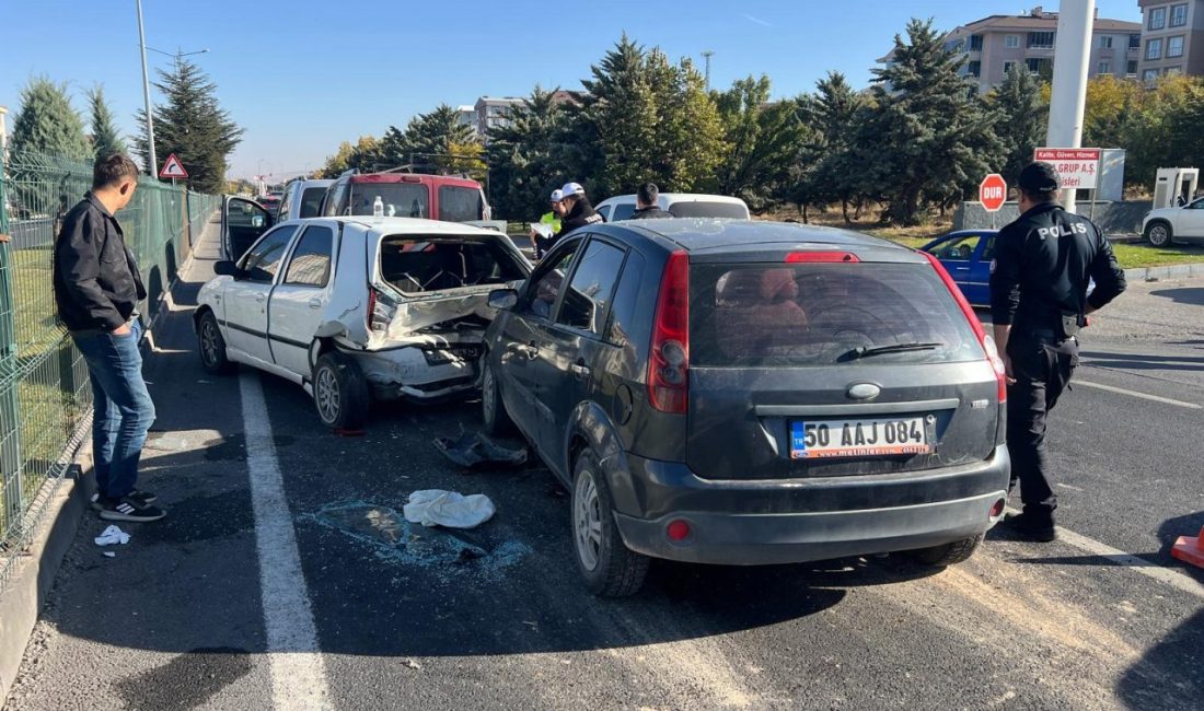 Nevşehir’de KPSS sınavı öncesi zincirleme kaza: 3 yaralı Ahmet KORKMAZER/NEVŞEHİR, -NEVŞEHİR’de Kamu Personeli Seçme Sınavı (KPSS) Ortaöğretim öncesi
