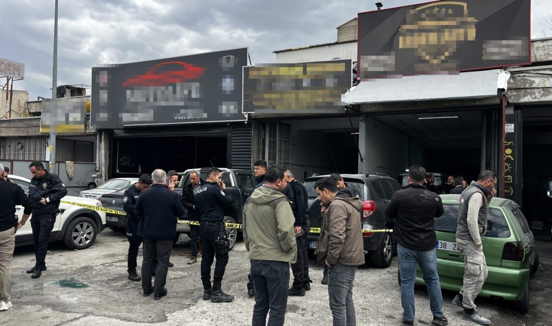 Oto tamirhanesinde silahlı kavga: 3 yaralı Furkan KAVUKLU/KAYSERİ, – KAYSERİ’de bir oto tamirhanesinde, husumetli iki grup