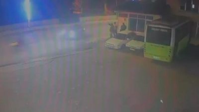 Sude KALYONCUOĞLU/KARTEPE (Kocaeli), – KOCAELİ’nin Kartepe ilçesinde otomobille kafa kafaya