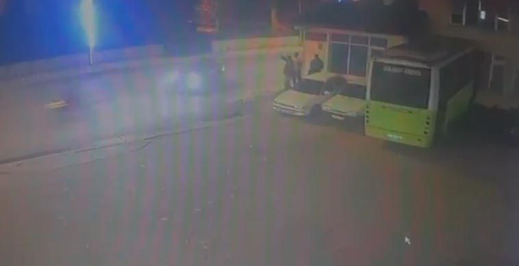 Sude KALYONCUOĞLU/KARTEPE (Kocaeli), – KOCAELİ’nin Kartepe ilçesinde otomobille kafa kafaya