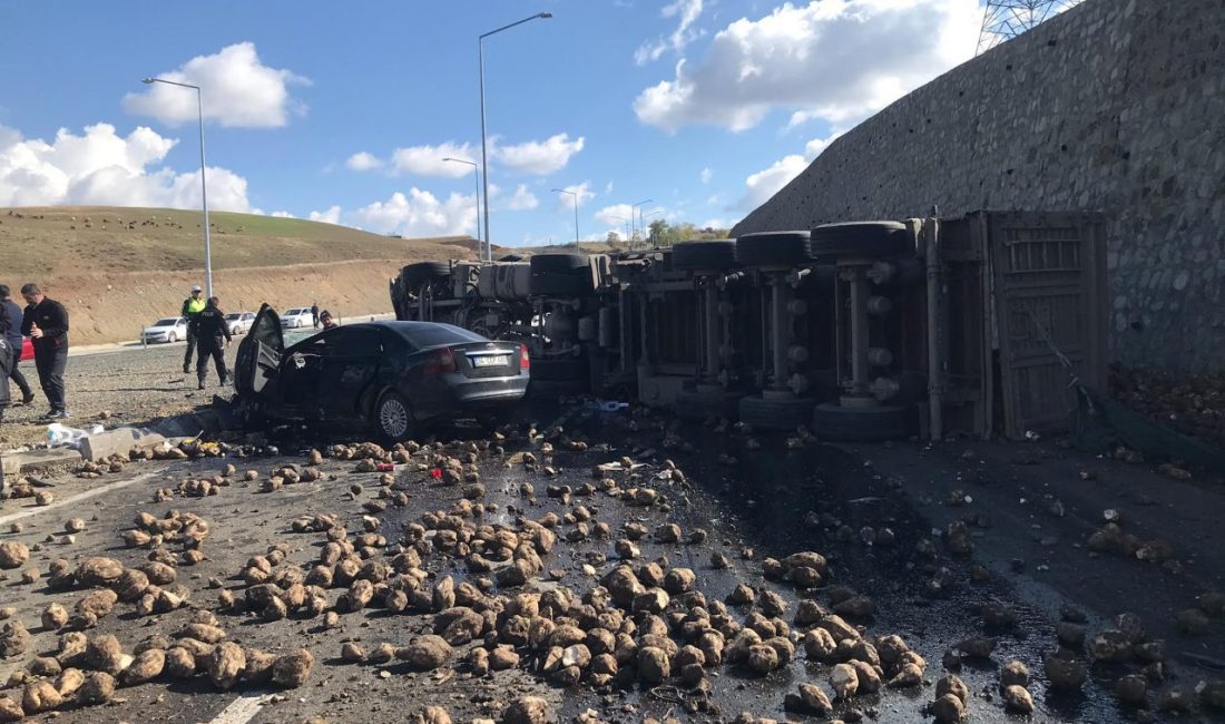 Pancar yüklü TIR ile otomobil çarpıştı: 4 ölü, 1 yaralı Ümit OKTAN/AĞRI, – AĞRI’nın Hamur ilçesinde, pancar yüklü TIR ile