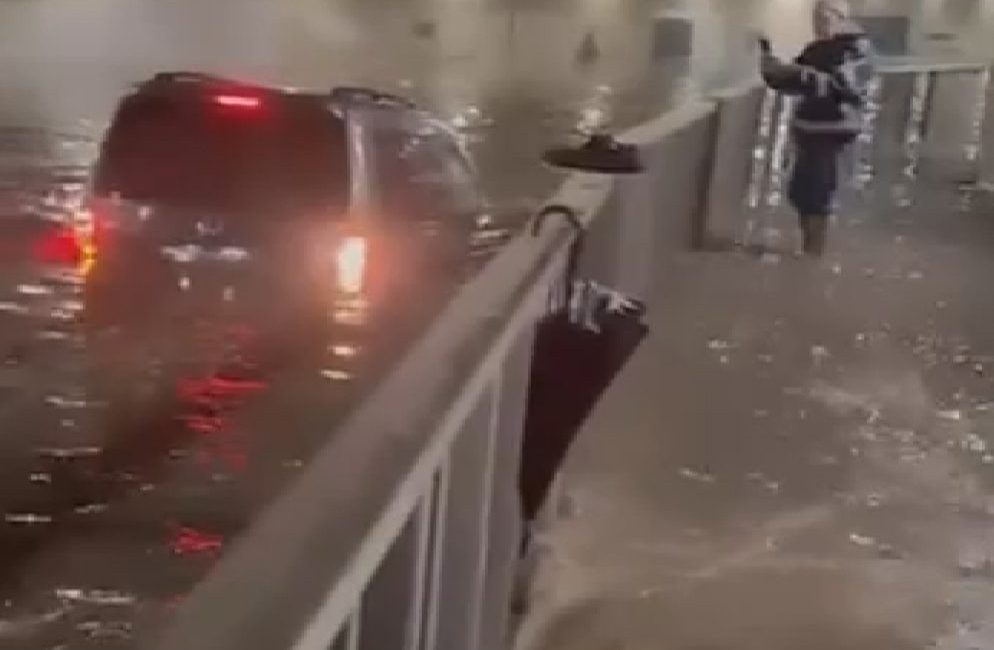 Pendik’te alt geçidi su bastı -1 İsa ALMAÇAYIR / İSTANBUL, – İstanbul’da gece saatlerinde başlayan yağışın
