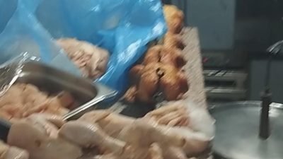 Alican GÜMÜŞ/HATAY, -HATAY’ın Kırıkhan ilçesinde zabıtanın bir tavuk restoranında yaptığı