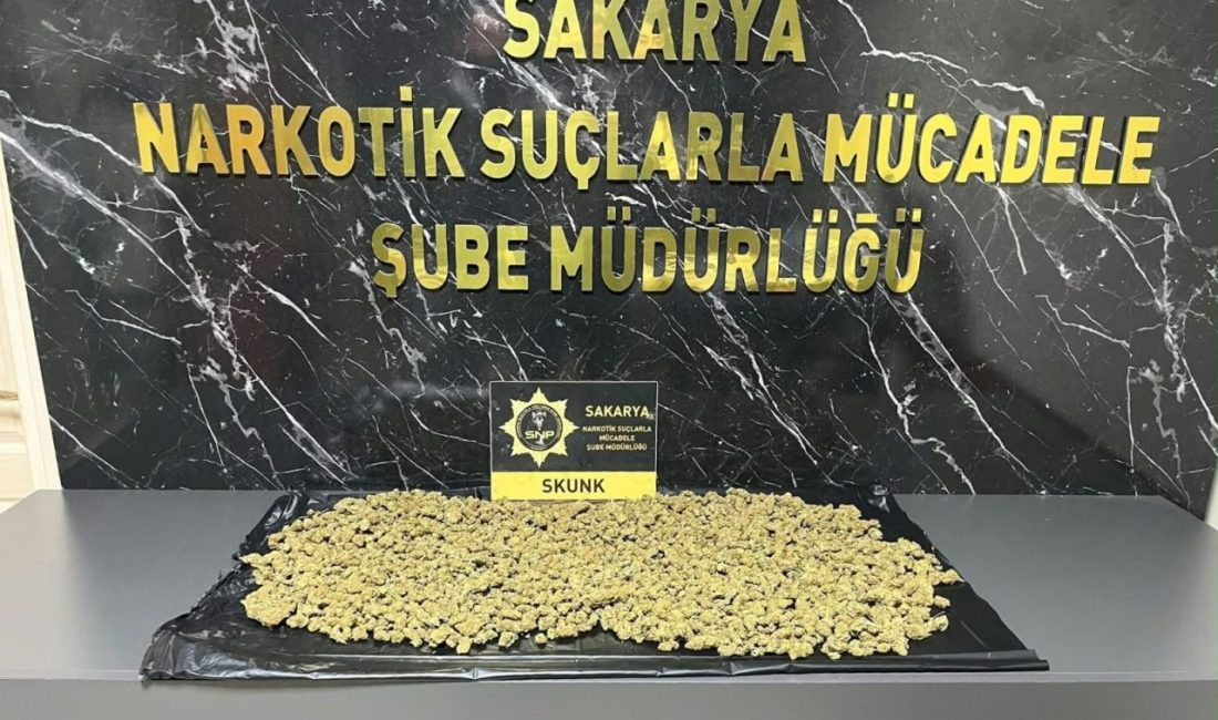 Sakarya’da durdurulan araçta uyuşturucu ele geçirildi Serhat YILMAZ/HENDEK (Sakarya), – SAKARYA’nın Hendek ilçesinde durdurulan araçta 950