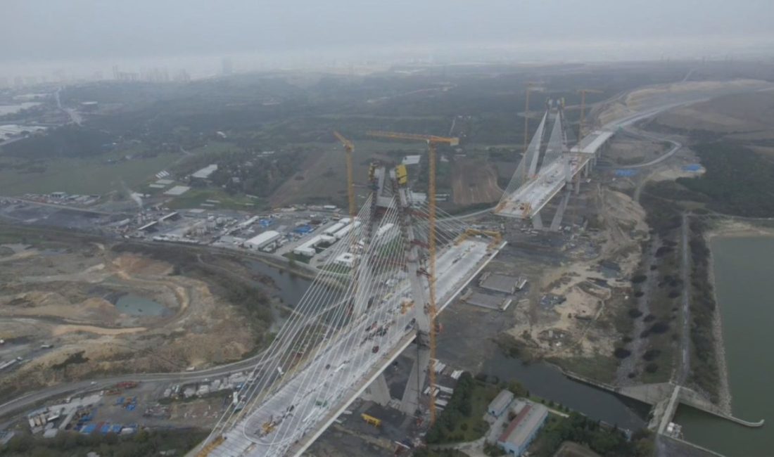 Sazlıdere Köprüsü’ndeki çalışmalar havadan görüntülendi Vehbi DEMİR / İSTANBUL, – İSTANBUL’da yapımı devam eden Sazlıdere