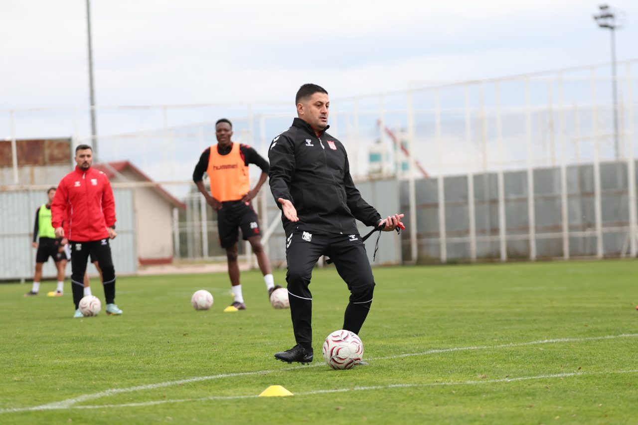 SİVAS, – TFF 1’inci Lig ekiplerinden Sivasspor, teknik direktörlük görevi