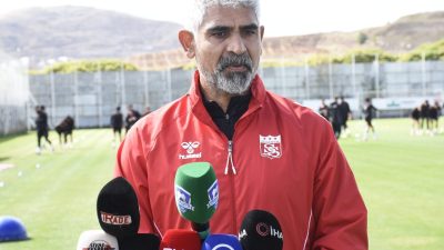 SİVAS, – SİVASSPOR, teknik direktör İsmet Taşdemir ile yolların karşılıklı