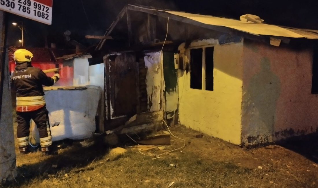 Mutlu YUCA/BOLU, – BOLU’da tek katlı evde sobadan sıçrayan kıvılcım