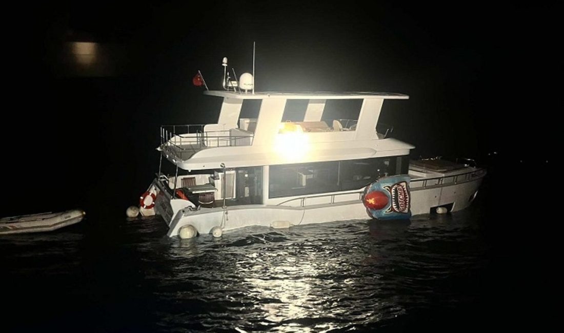 Su alıp batma tehlikesi geçiren teknedeki 2 kişi kurtarıldı İpek YAVAŞ/AYVACIK (Çanakkale), – ÇANAKKALE’nin Ayvacık ilçesinde su alarak batma