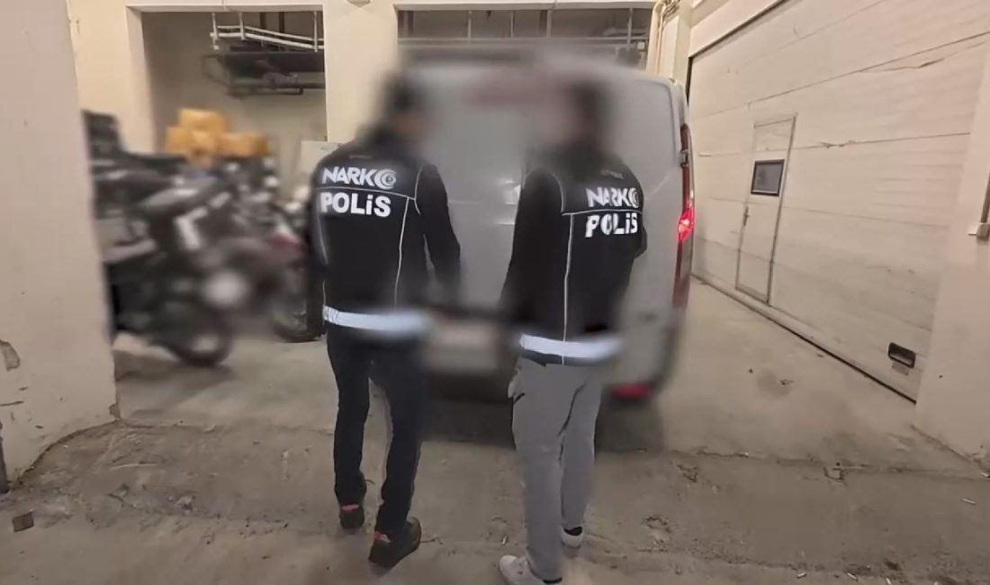 Sultanbeyli’de minibüste 1 milyon 642 bin adet sentetik ecza hapı ele geçirildi İSTANBUL, – SULTANBEYLİ’de ‘Uyuşturucu veya uyarıcı madde imal ve ticareti’